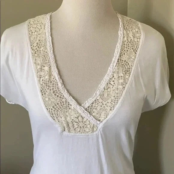 {XCVI} Gorgeous lace trim top, size Lg. Like new - Picture 2 of 4